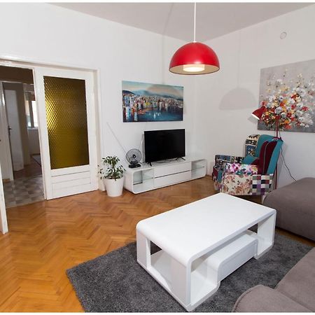 Large Apartment Between Split And Trogir Kaštela Exteriör bild