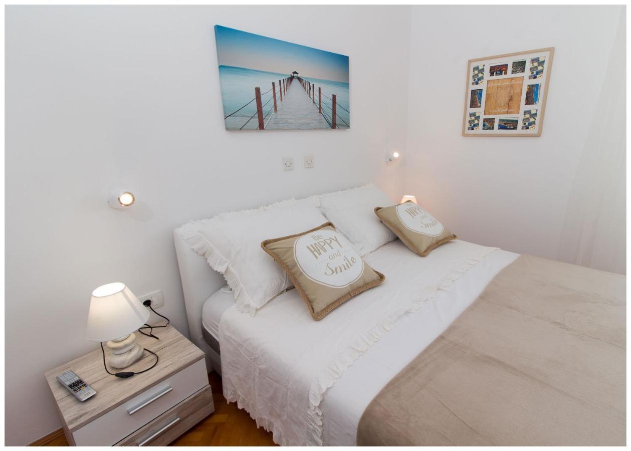 Large Apartment Between Split And Trogir Kaštela Exteriör bild
