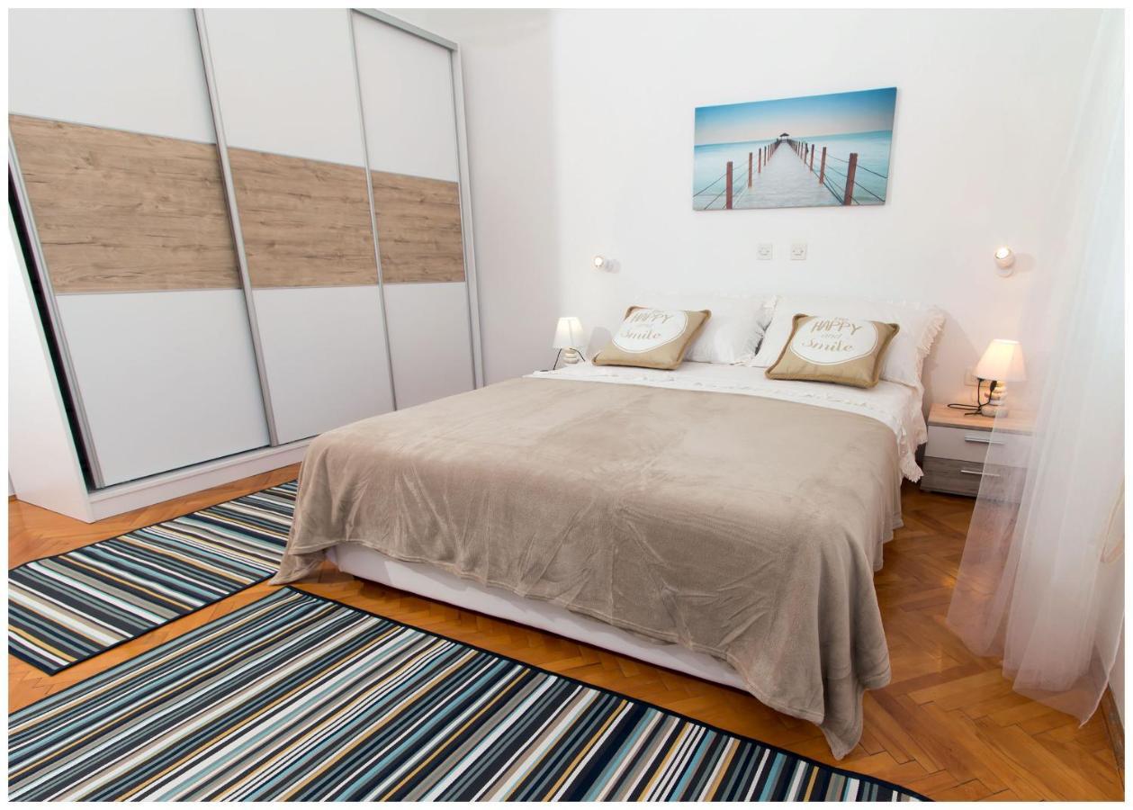 Large Apartment Between Split And Trogir Kaštela Exteriör bild