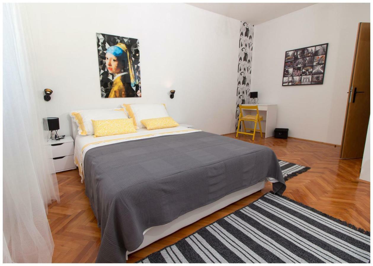 Large Apartment Between Split And Trogir Kaštela Exteriör bild
