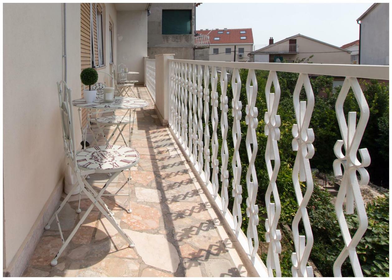 Large Apartment Between Split And Trogir Kaštela Exteriör bild
