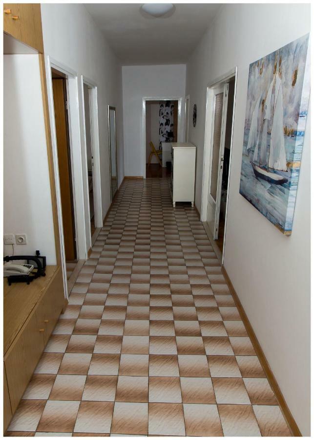Large Apartment Between Split And Trogir Kaštela Exteriör bild