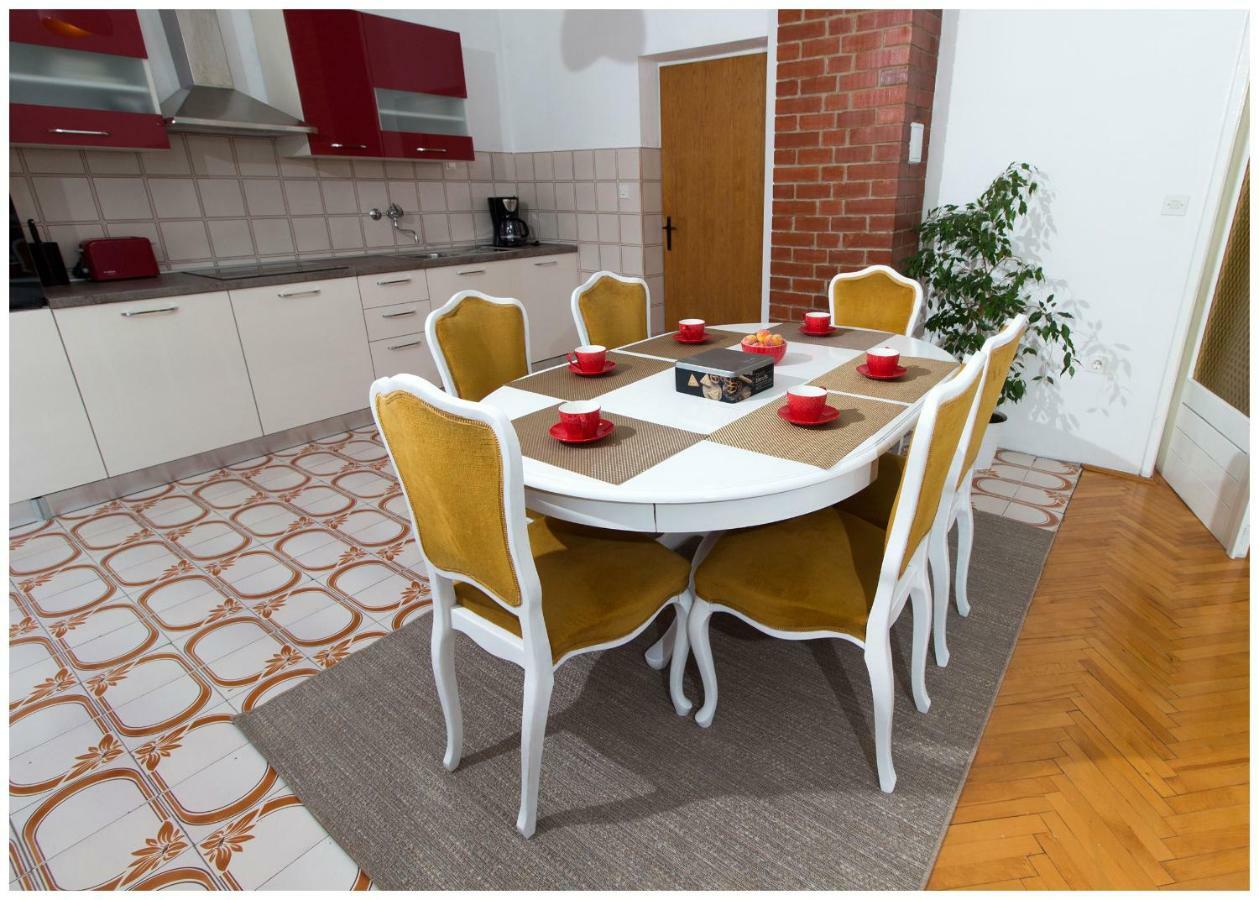Large Apartment Between Split And Trogir Kaštela Exteriör bild