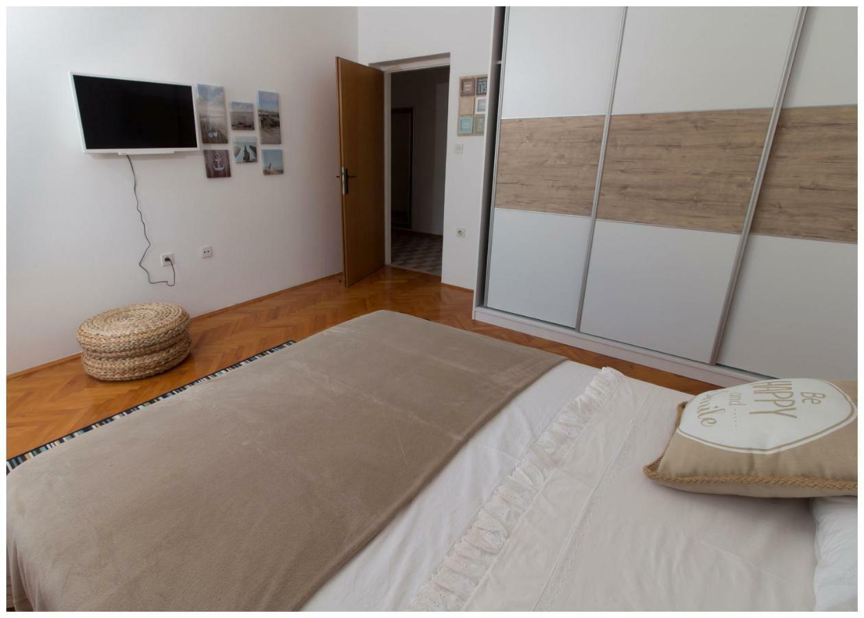 Large Apartment Between Split And Trogir Kaštela Exteriör bild
