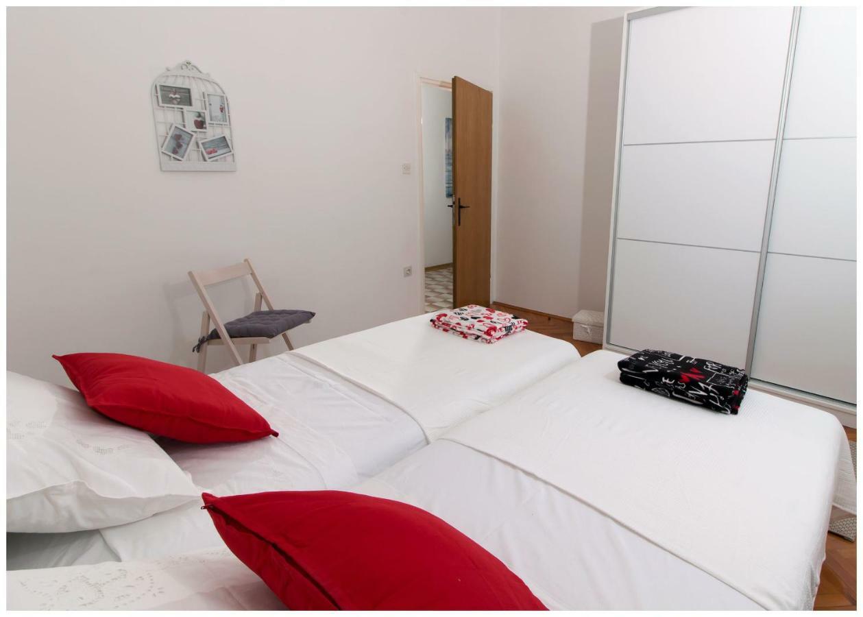 Large Apartment Between Split And Trogir Kaštela Exteriör bild