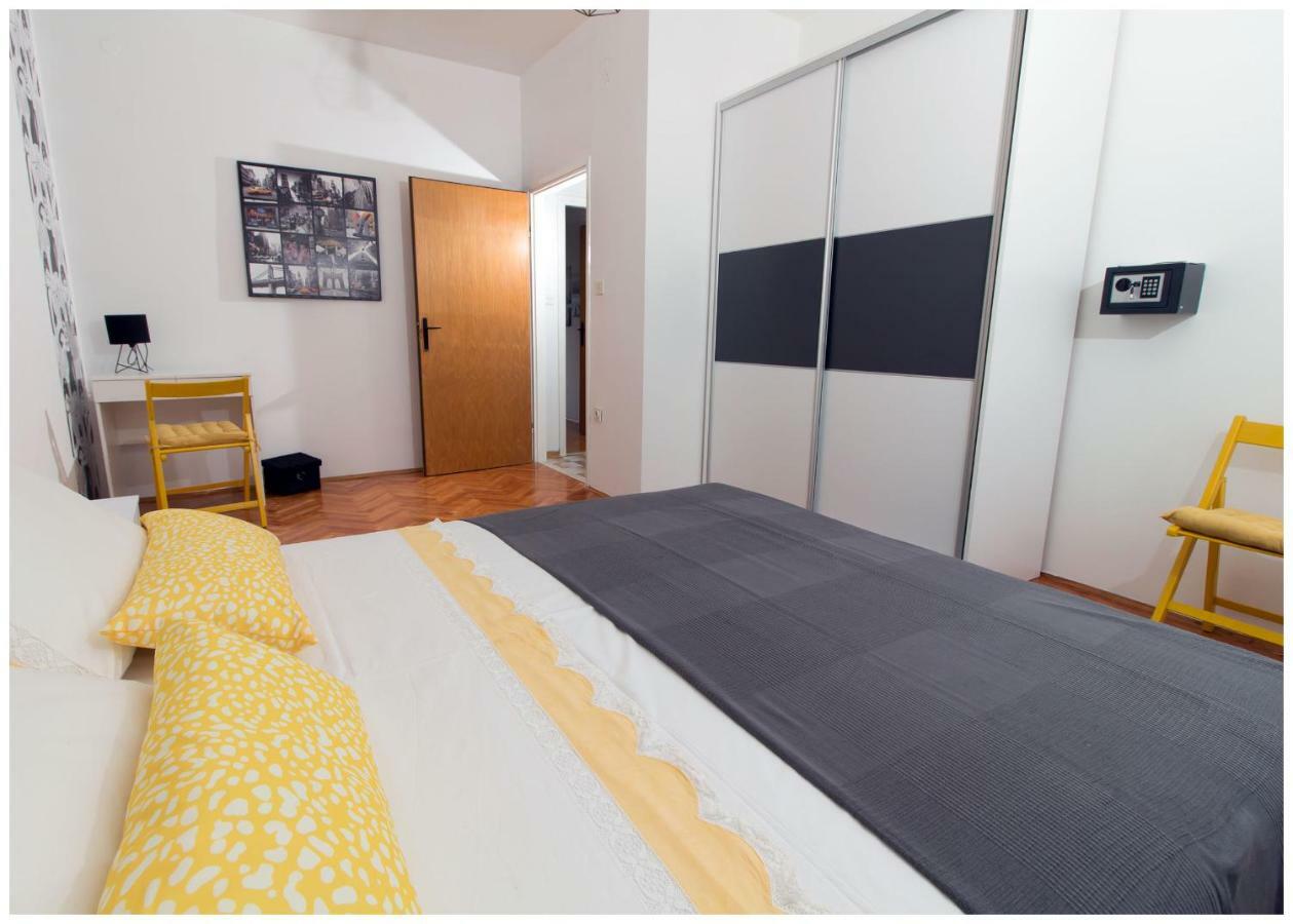 Large Apartment Between Split And Trogir Kaštela Exteriör bild