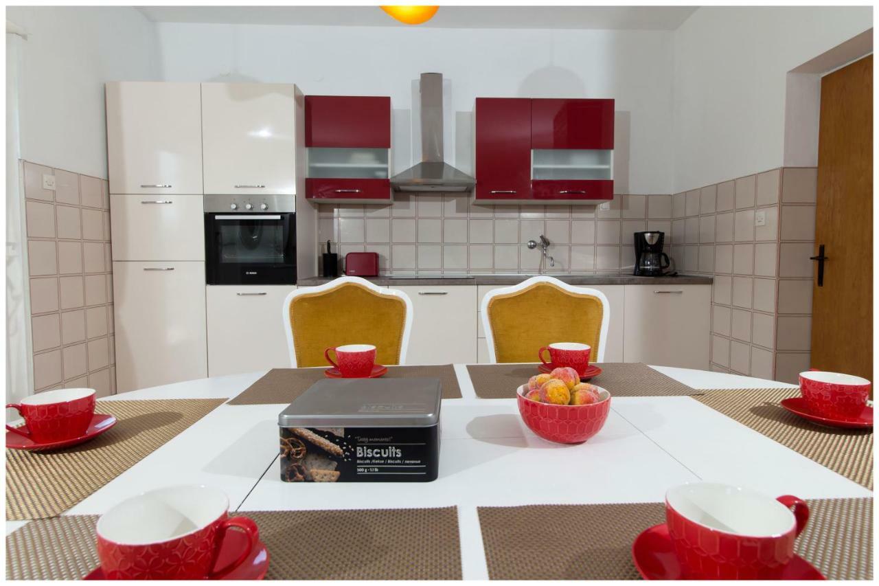 Large Apartment Between Split And Trogir Kaštela Exteriör bild