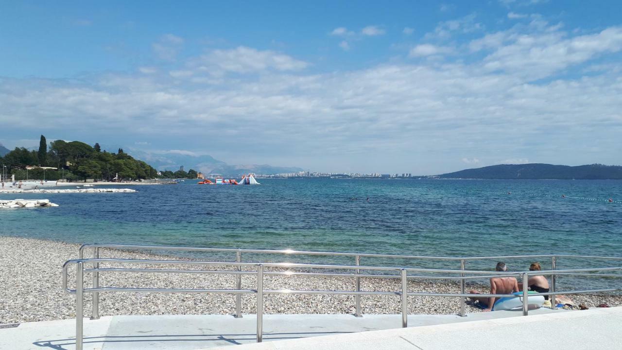 Large Apartment Between Split And Trogir Kaštela Exteriör bild